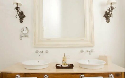 LUXURY 7 BR Mansion in Old City with Rooftop Pool