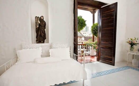 LUXURY 7 BR Mansion in Old City with Rooftop Pool