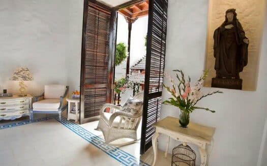 LUXURY 7 BR Mansion in Old City with Rooftop Pool