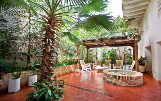 LUXURY 7 BR Mansion in Old City with Rooftop Pool