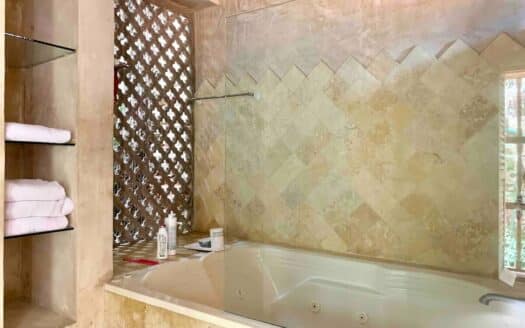 Old City 5BR COLONIAL Mansion Private Pool Jacuzzi