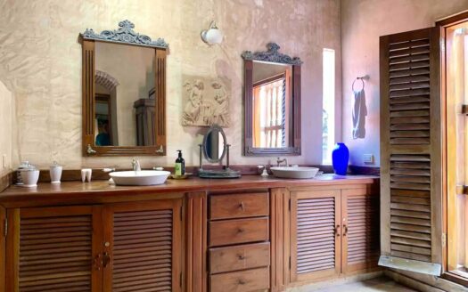 Old City 5BR COLONIAL Mansion Private Pool Jacuzzi