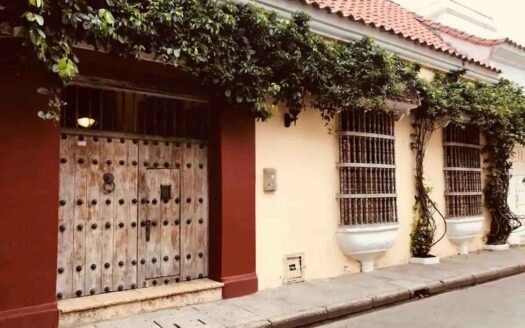 Old City 5BR COLONIAL Mansion Private Pool Jacuzzi