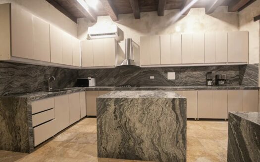 5 Bedroom Luxury Villa in Old City