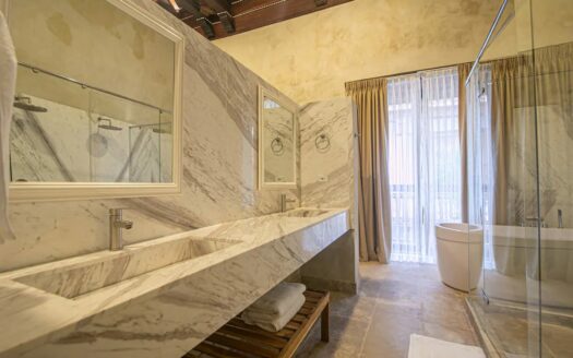 5 Bedroom Luxury Villa in Old City