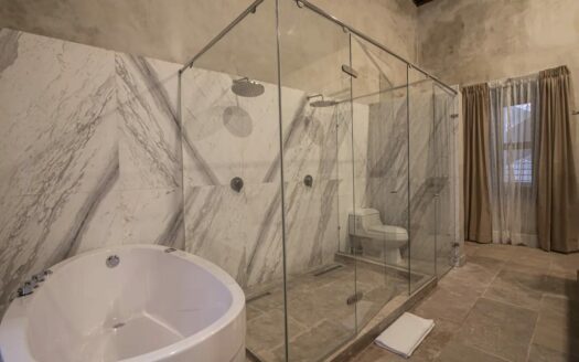 5 Bedroom Luxury Villa in Old City