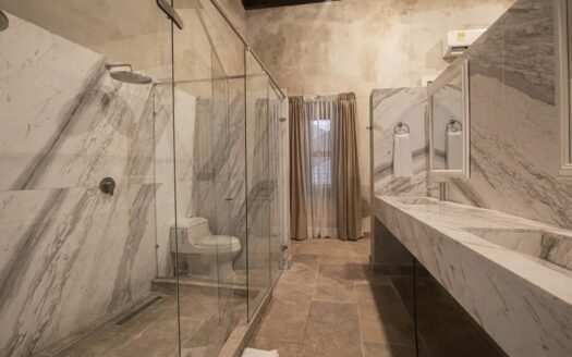 5 Bedroom Luxury Villa in Old City