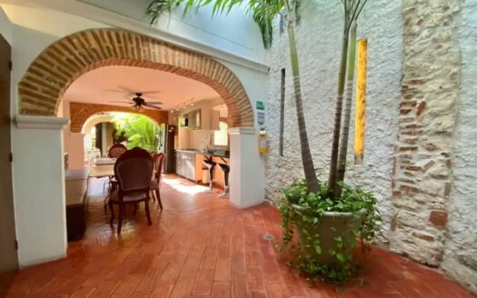 8 Bedroom Old City House with Jacuzzi & Rooftop