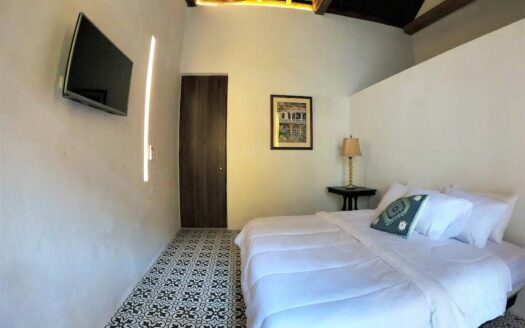 8 Bedroom Old City House with Jacuzzi & Rooftop