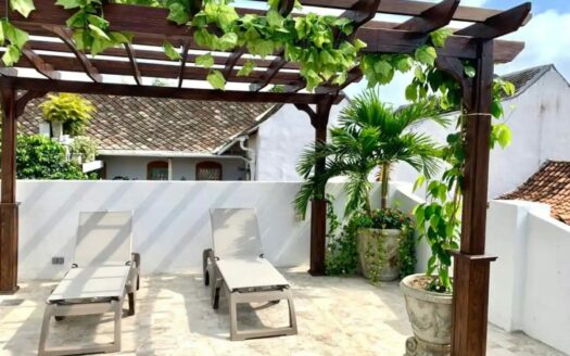 8 Bedroom Old City House with Jacuzzi & Rooftop