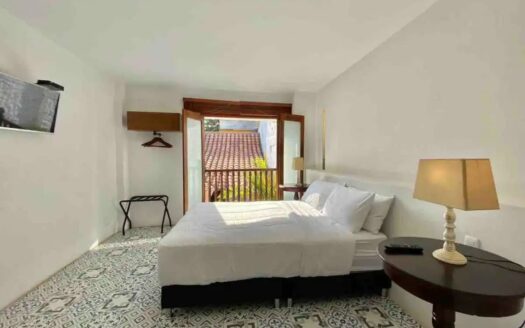 8 Bedroom Old City House with Jacuzzi & Rooftop