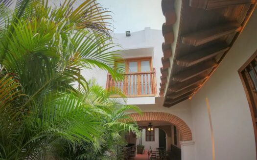 8 Bedroom Old City House with Jacuzzi & Rooftop