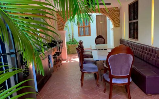 8 Bedroom Old City House with Jacuzzi & Rooftop