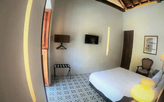 8 Bedroom Old City House with Jacuzzi & Rooftop