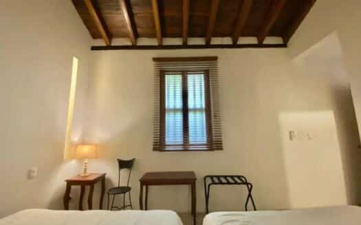 8 Bedroom Old City House with Jacuzzi & Rooftop