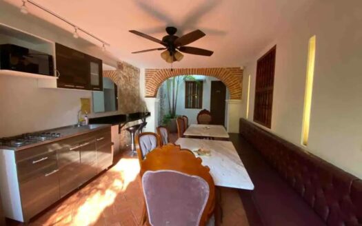 8 Bedroom Old City House with Jacuzzi & Rooftop