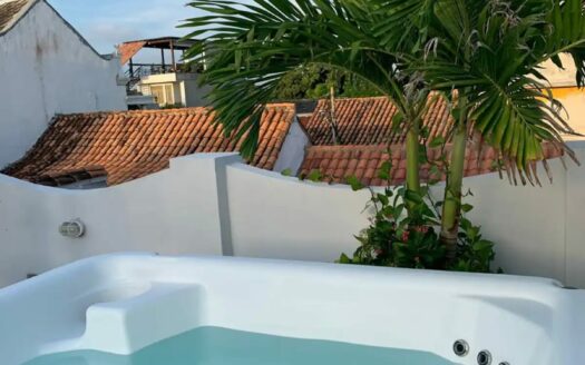 8 Bedroom Old City House with Jacuzzi & Rooftop