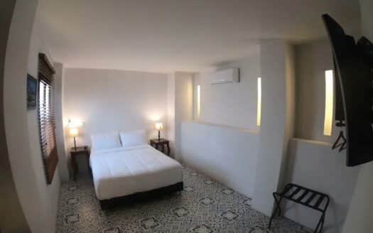 8 Bedroom Old City House with Jacuzzi & Rooftop