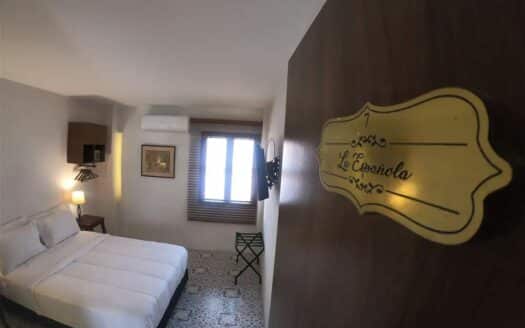 8 Bedroom Old City House with Jacuzzi & Rooftop