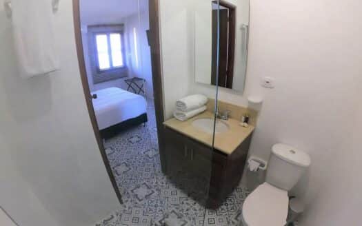 8 Bedroom Old City House with Jacuzzi & Rooftop
