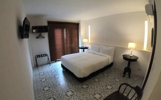 8 Bedroom Old City House with Jacuzzi & Rooftop