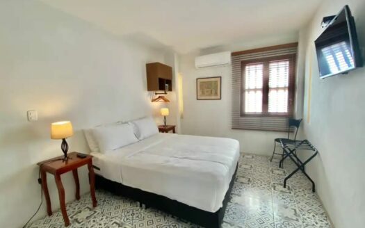 8 Bedroom Old City House with Jacuzzi & Rooftop