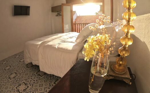 8 Bedroom Old City House with Jacuzzi & Rooftop