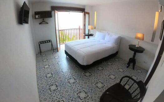 8 Bedroom Old City House with Jacuzzi & Rooftop