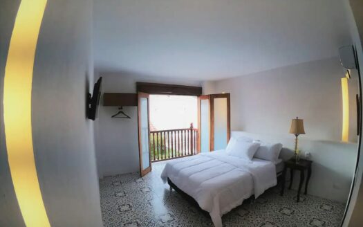 8 Bedroom Old City House with Jacuzzi & Rooftop