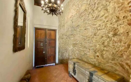 8 Bedroom Old City House with Jacuzzi & Rooftop