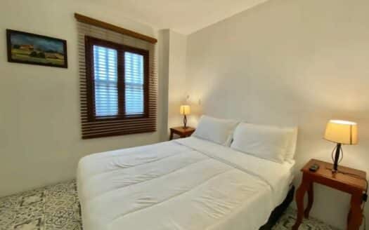 8 Bedroom Old City House with Jacuzzi & Rooftop