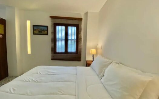 8 Bedroom Old City House with Jacuzzi & Rooftop