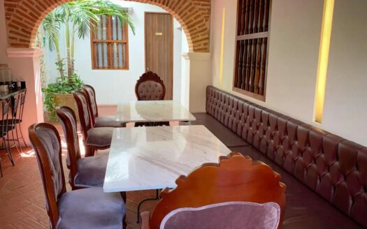8 Bedroom Old City House with Jacuzzi & Rooftop