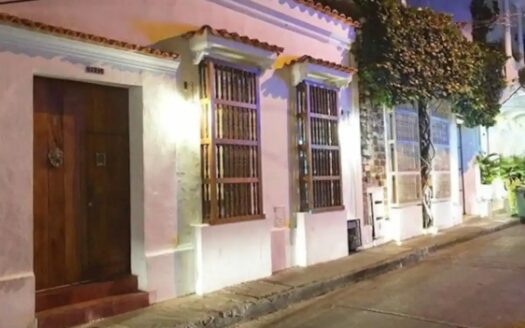 8 Bedroom Old City House with Jacuzzi & Rooftop