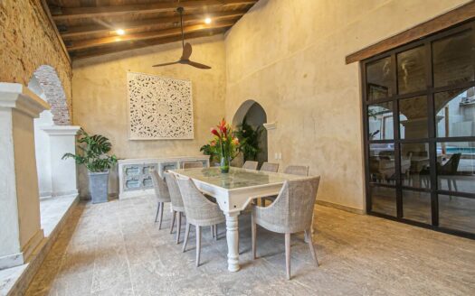 Luxury 5 Bedroom Villa Old City