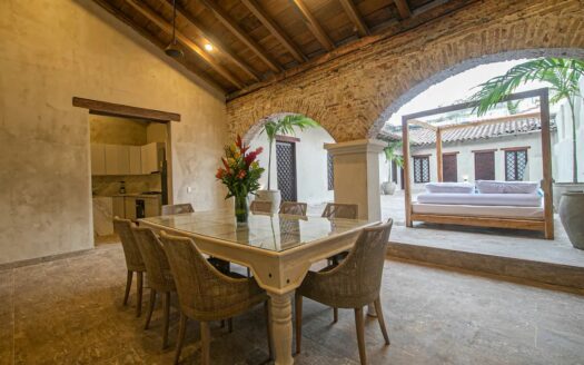 Luxury 5 Bedroom Villa Old City