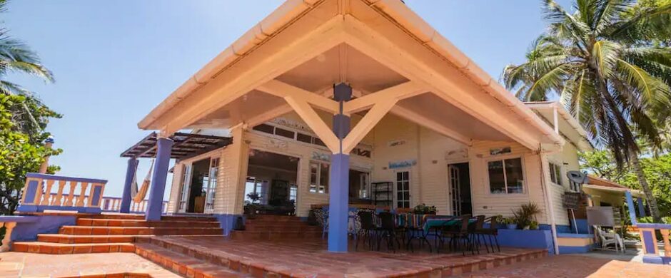 8 BDRM Beachfront Villa in Isla Grande