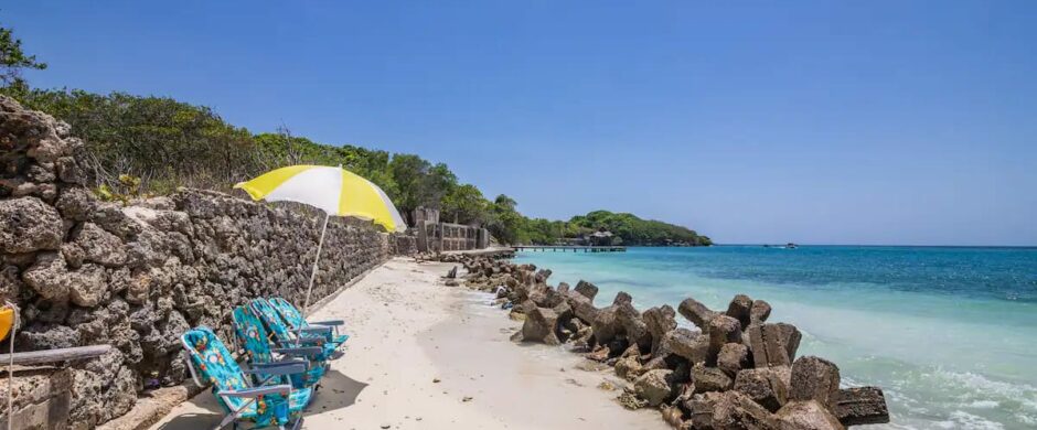 8 BDRM Beachfront Villa in Isla Grande