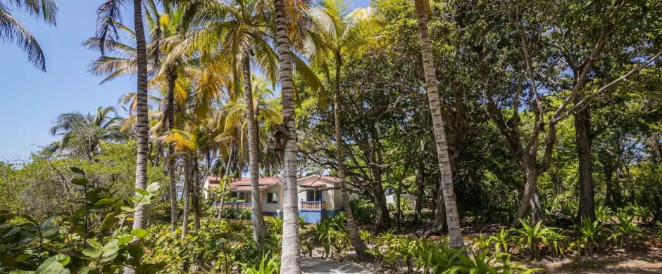 8 BDRM Beachfront Villa in Isla Grande