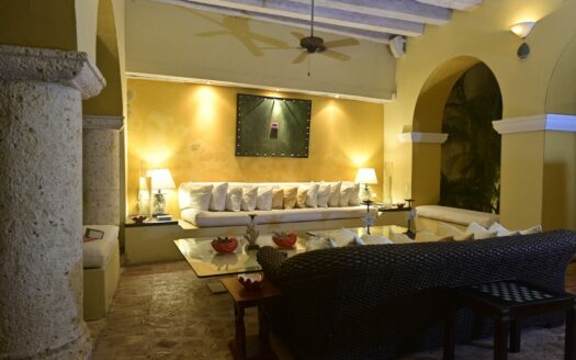 7 BR Spectacular House with Pool
