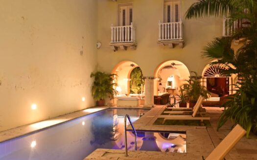 7 BR Spectacular House with Pool