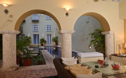 7 BR Spectacular House with Pool