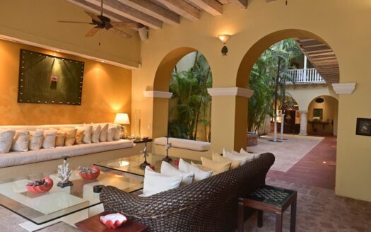 7 BR Spectacular House with Pool