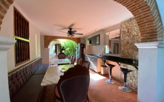 8 BR Casa Columbus House with Jacuzzi