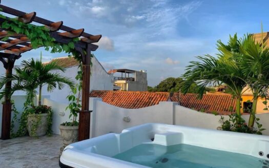 8 BR Casa Columbus House with Jacuzzi