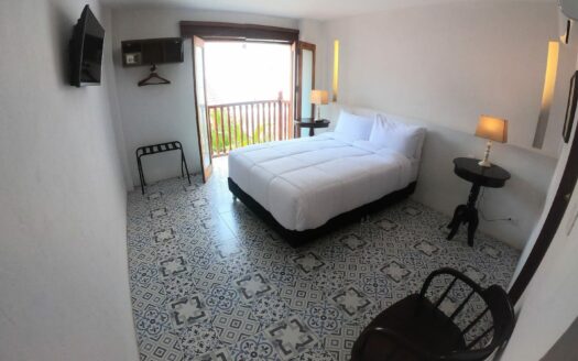 8 BR Casa Columbus House with Jacuzzi