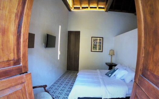 8 BR Casa Columbus House with Jacuzzi