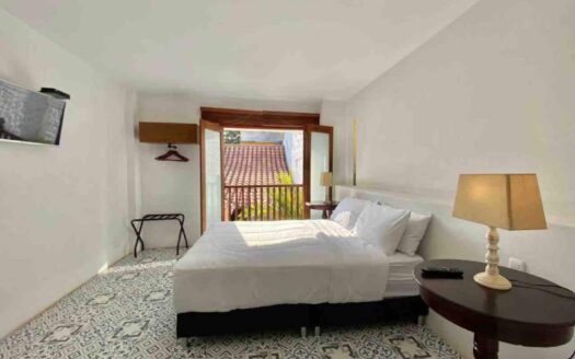 8 BR Casa Columbus House with Jacuzzi