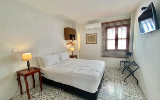 8 BR Casa Columbus House with Jacuzzi