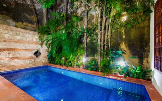 8 BR Casa Quadrifolio with Pool